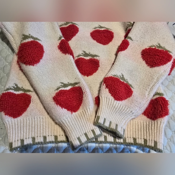 Lola and the boys girls size 3/4 strawberries sweater - Picture 4 of 5